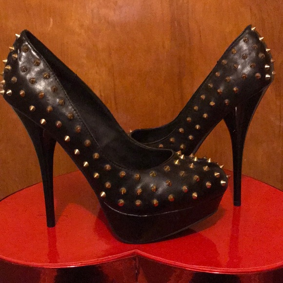 Shoes - Picture 2 of 3